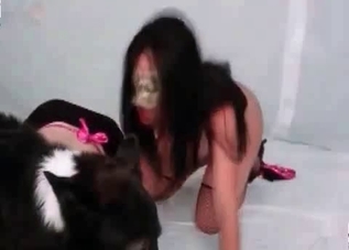 Hot ladies are sharing a mongrel